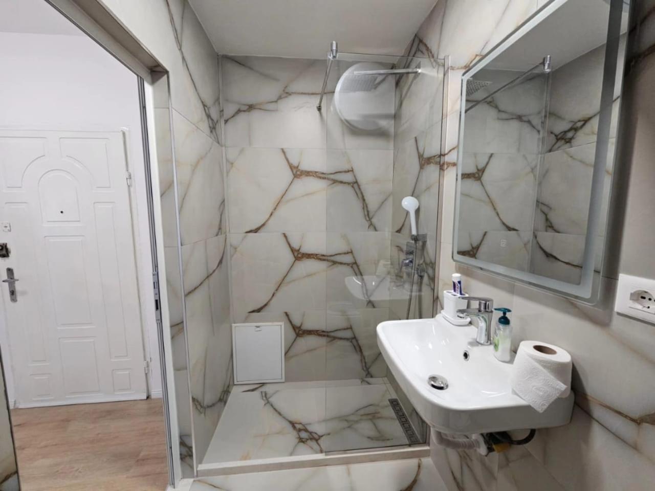 Alan Apartments 4 Myslym Shyri Tiranë Luaran gambar